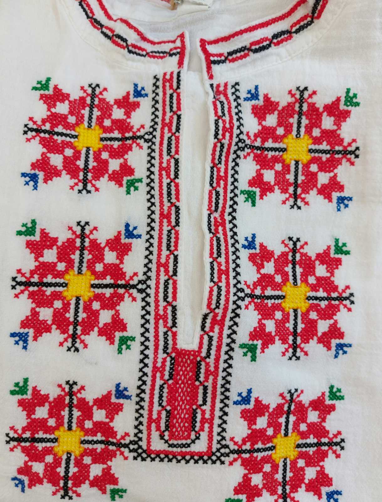 the elbetitsa ornament embroidered on a shirt